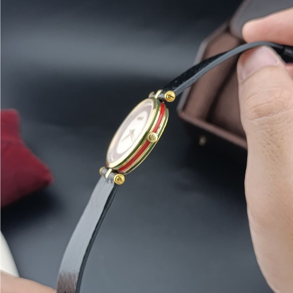 Vintage Gucci 2000M Dress Watch
(Men and Women) Gold Plated - Picture 8 of 15